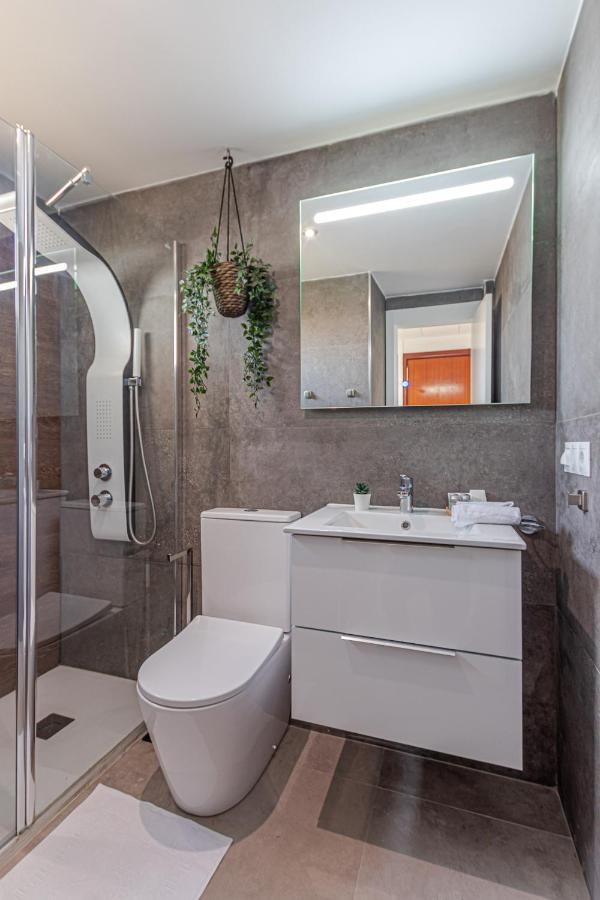 Beachfront With Spectacular Views And Swimming Pool Benalmadena Bagian luar foto