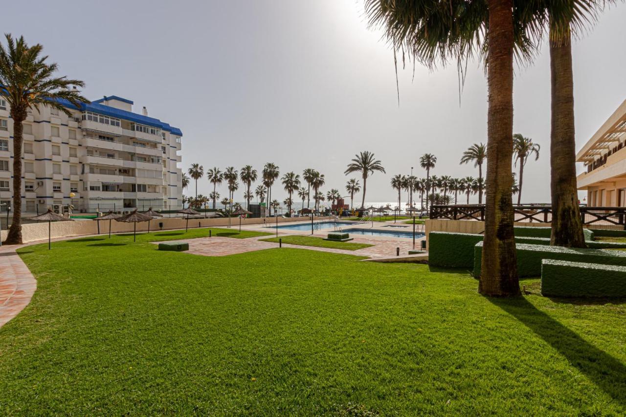 Beachfront With Spectacular Views And Swimming Pool Benalmadena Bagian luar foto